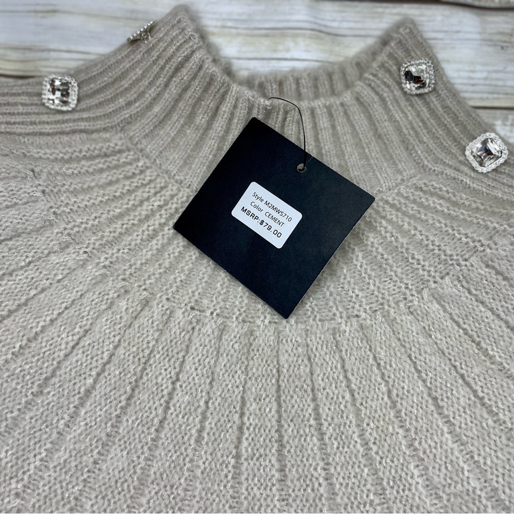 𝅺marc New York Andrew Marc fit is loose with a dolman sleeve and rhinestones - Picture 8 of 15